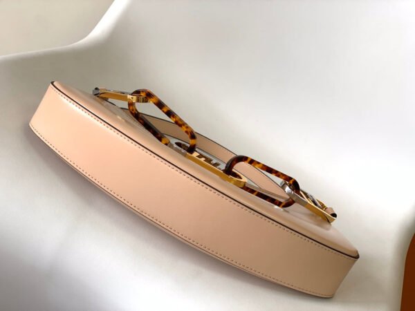 2974E9F8-FB52-8B1E-0CD3-20B9DA7B13EF.jpg Fendi O'lock Swing Bag