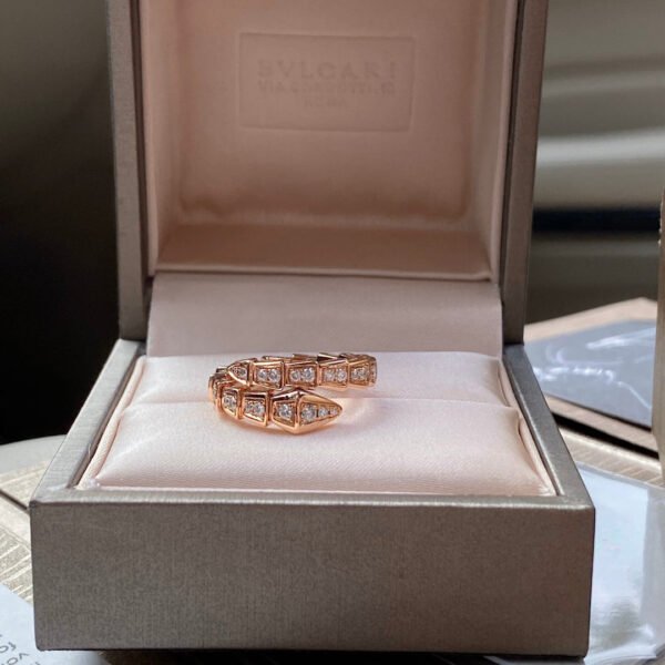 2A0CA6D1-8AA2-2017-A1B2-51E1B58009DB.jpg Serpenti Viper Ring