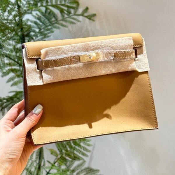 2A25F962-33A0-17AE-7F72-DDEFF01DB757.jpg Kelly 22 Bag