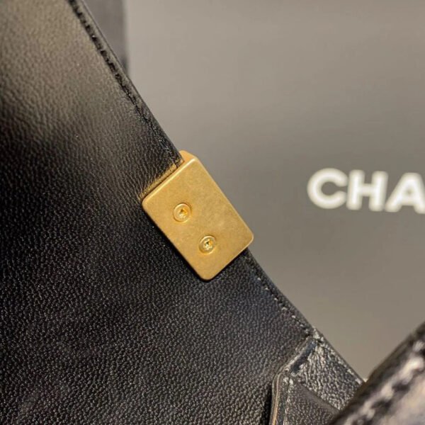 Chanel Boy Handbag Gold Toned Hardware Black For Women, Women&rsquo;s Bags, Shoulder And Crossbody Bags 9.8in/25cm A67086