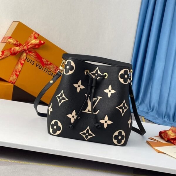 2CE4E8B6-79B8-ED4C-68DC-61778138CCA3.jpg Louis Vuitton M45497 NéoNoé MM