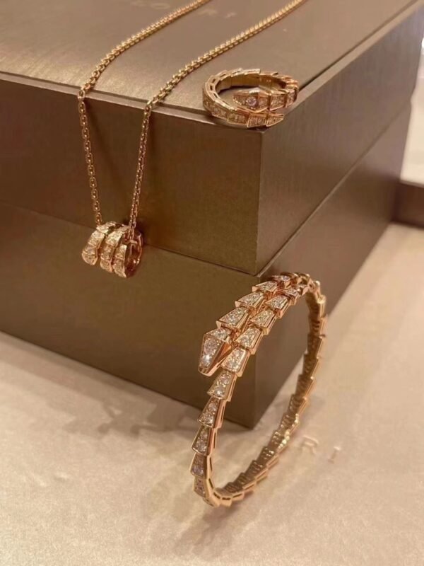 2E068BAD-E4FF-6C25-78A3-EC2D23381113.jpg Bvlgari Serpenti Snake Bracelet