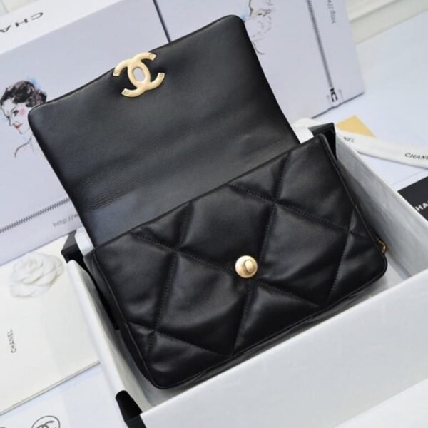 2EB18B21-D1E1-429D-7E97-37ACE2E61B8B.jpg CHANEL 19 HANDBAG AS1160