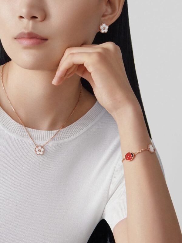 Lucky Spring pendant, plum blossom