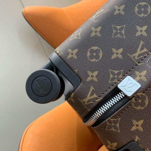 312D84F0-33E1-14DC-2091-5395098A927D.jpg Louis Vuitton M20294 Horizon 55