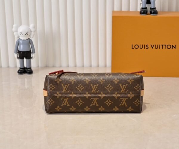 3165032E-2C94-5A80-F835-CF3E74E80954.jpg Louis Vuitton M13014 CARRYALL BB Gloves