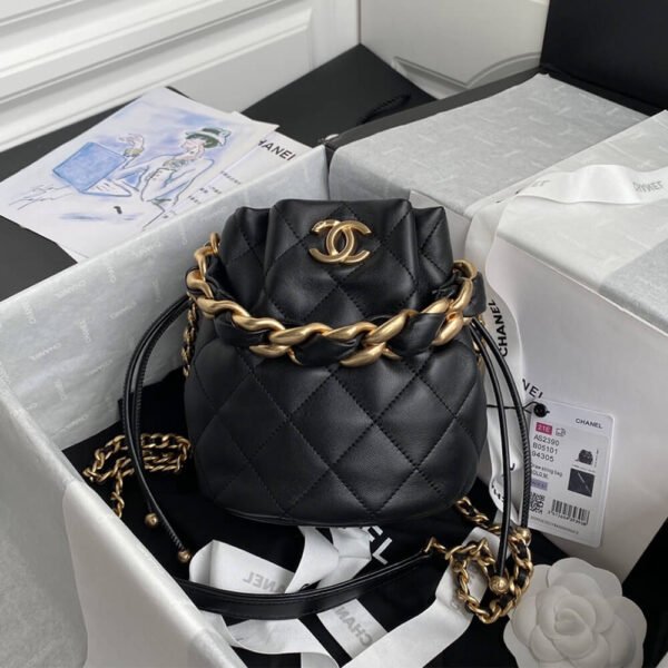 320BAA27-5B6A-5F90-1B7A-1305B2E165D2.jpg CHANEL Drawstring Bag