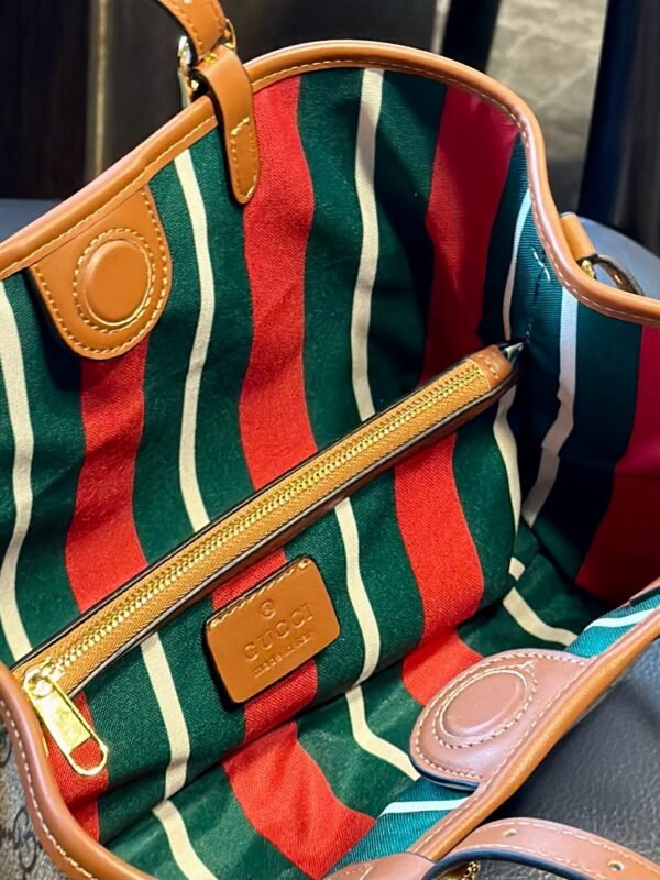 322116C0-6315-1F31-6E4C-55D6AA3C0292.jpg GUCCI GG Emblem medium tote bag