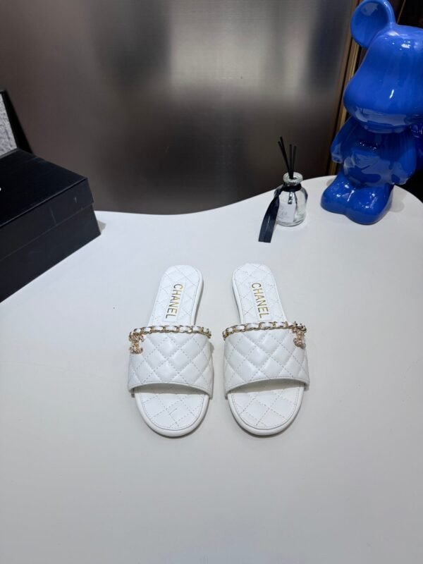 3263EEA9-C5E6-E373-3F5C-FDDB8A91DFA6.jpg Chanel Women's Logo 25ss CC Sandal