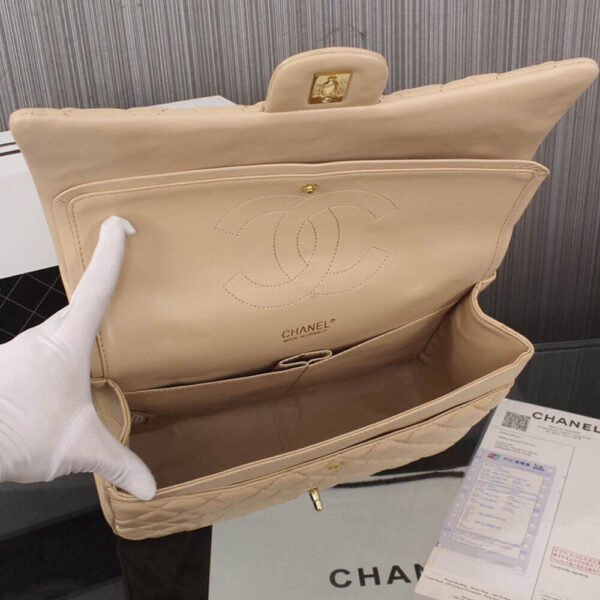 32A90A51-FB8C-6BD3-7AC2-306718A5FB97.jpg CHANEL Classic Maxi Handbag