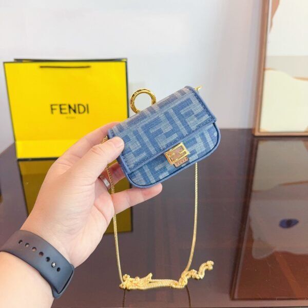 3337C261-DBA6-A92C-E910-06CB28ECC6C4.jpg Fendi Nano Baguette Charm