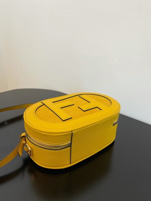 3451E2F8-F903-C836-FE79-8FF7A3FF2A9C.jpg Fendi Mini Camera case Bag