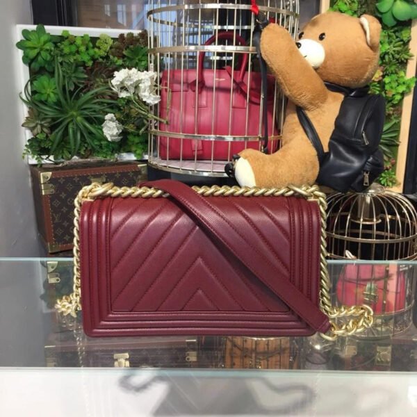 345E386D-6DB2-E244-848C-A2D8C4F85725.jpg Chanel Boy Handbag Gold Toned Hardware Burgundy For Women, Women’s Bags, Shoulder And Crossbody Bags 9.8in/25cm A67086