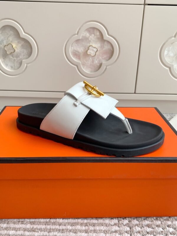 345F8F49-8FB2-2954-5C45-DF931CAAE787.jpg Hermes Unisex Chypre Sandal