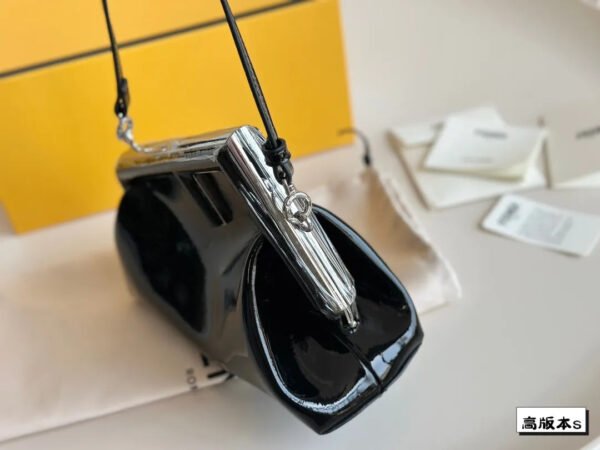 34EBFEED-07E2-82D2-3768-F0ED3D2D4A0F.jpg First Midi