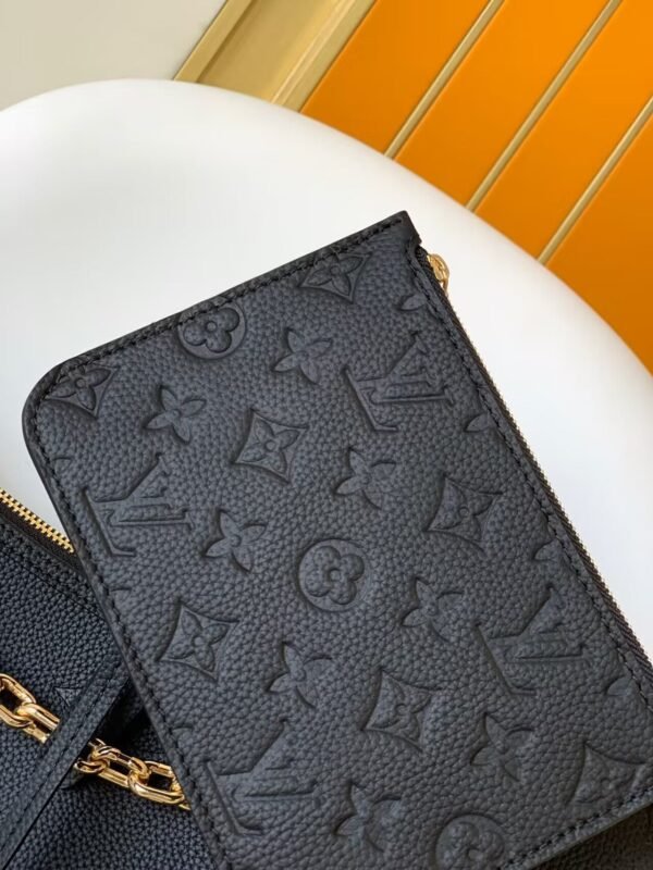 35A6927F-DCD7-229E-0B04-0A32AB757FDB.jpg Louis Vuitton Loop Hobo M46725