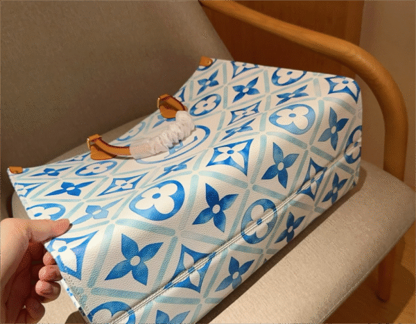 Louis Vuitton M11262 OnTheGo MM