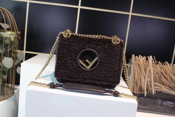 36A111EE-74B8-5615-D5C1-4287BE6FE890.jpg Fendi Kan I F Bag