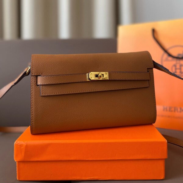 Epsom Kelly Wallet - Brown