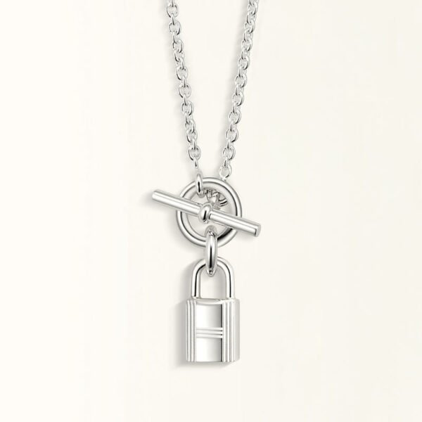 Kelly Cadenas pendant