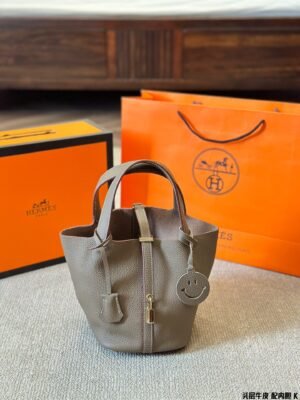 3B9D6899-BD8C-0E5A-0DCC-FD2CD11391E6.jpg Picotin Lock 18