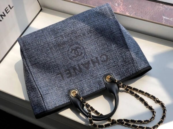 3BEE0CB4-0492-E293-1DDC-6C9A8020AA9A.jpg Chanel Deauville Tote 38cm Blue/Black For Women A66941