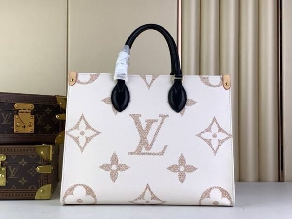3C1CAC3F-0B2A-269E-FA33-778DCF95BAF5.jpg Louis Vuitton OnTheGo MM M46912