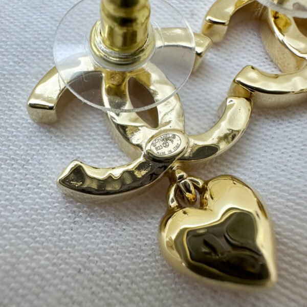 3CD44CFD-834E-8A59-5DC5-1BE0FFDEEB41.jpg 23P Heart Dangling Earrings with Crystals in GHW
