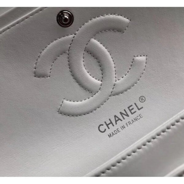 3D072706-1F79-8EEE-5967-A804AED886C3_94256d29-4174-4fc5-9b9d-02dcc9ed423b.jpg Chanel 1112 White Medium Size 2.55 Lambskin Leather Flap Bag