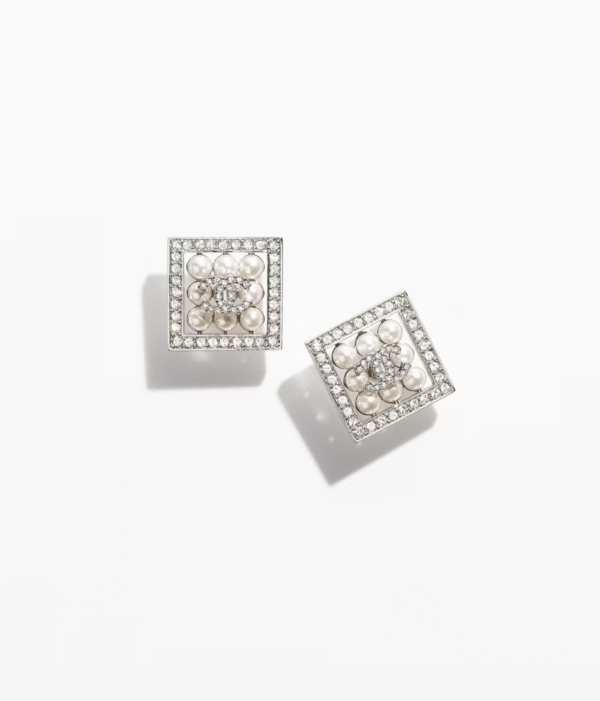 STUD EARRINGS