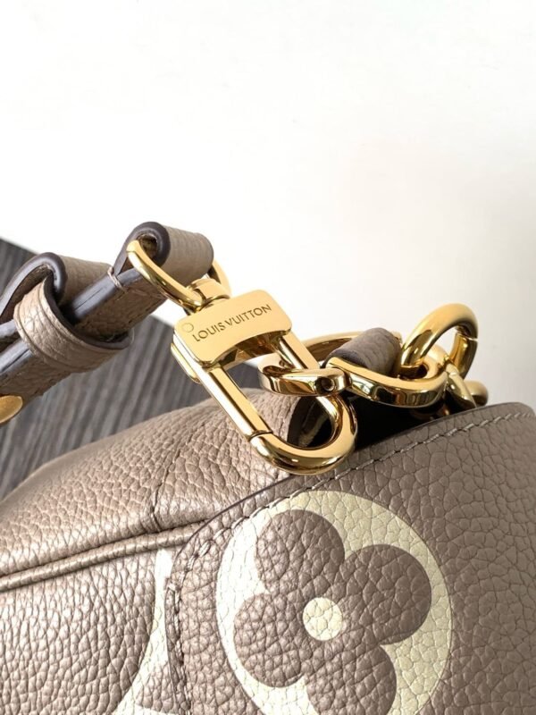 3DAB23E2-612E-C6B8-360F-6A9214670931.jpg Louis Vuitton M45836 Favorite
