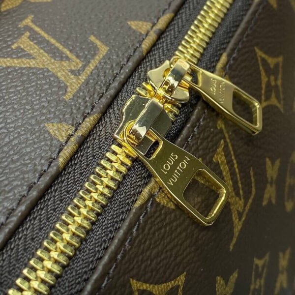 3E48AE61-DEA3-DC70-7A15-D733F9ED0D1B.jpg Louis Vuitton Toiletry Bag M11750