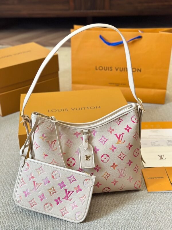 3EB71A6F-F045-89D4-8A68-4B636DAF7853.jpg Louis Vuitton M24652 CarryAll PM