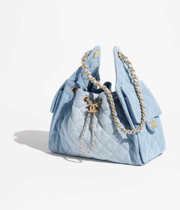 3F3BCC71-EB0D-C35D-E1ED-D75B81ACCBBB.jpg CHANEL 25 small bag(blue)