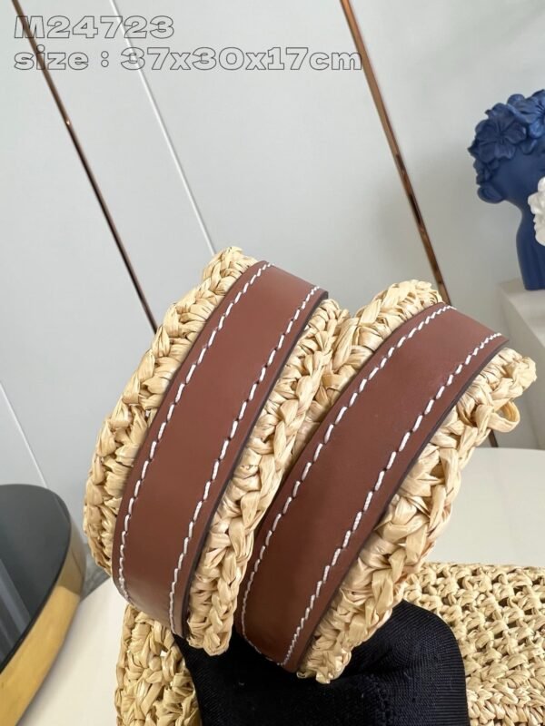 4070589C-74FF-E737-D846-2532AA40C04E.jpg Louis Vuitton M24723 OnTheGo MM