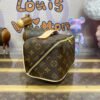 409B05C5-572F-C052-C5AA-5BADBB3030D6.jpg Louis Vuitton Toiletry Bag M11750