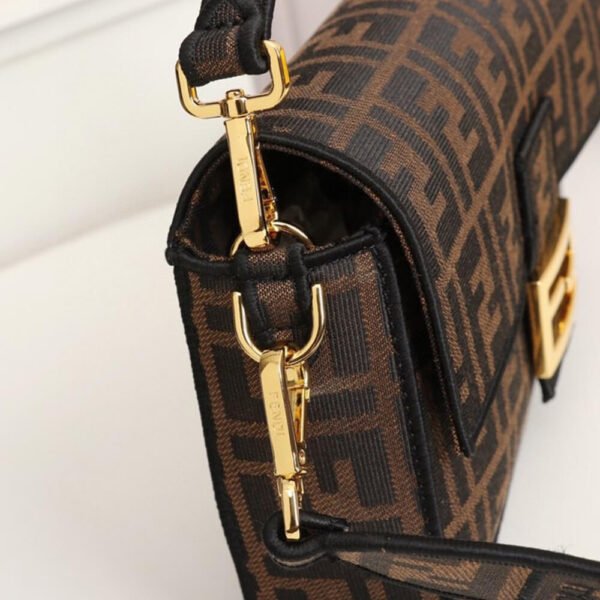 41CC5451-0117-C926-59F5-03644BB1123C.jpg Fendi Baguette