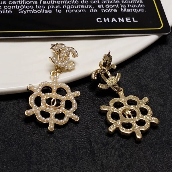 4258E9C3-8C05-E564-6030-64AE676B6008.jpg cc Earrings