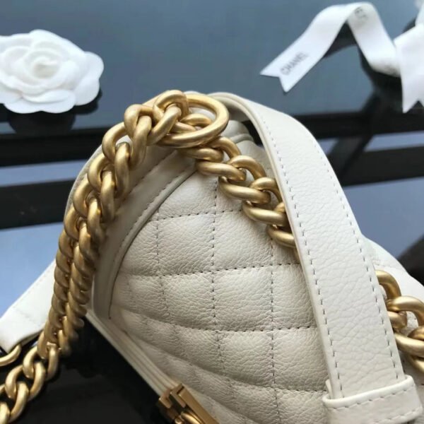 4272DEB5-FB12-2BB5-5238-A757C738EAEF.jpg CHANEL CAVIAR QUILTED MEDIUM BOY FLAP IVORY