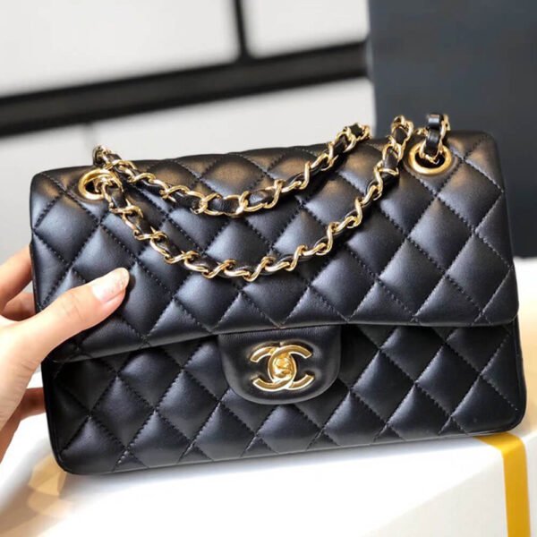 432B95DB-F588-1486-EA39-7EECE16CF858.jpg Chanel Small Classic Handbag Lambskin & Gold Metal A01113