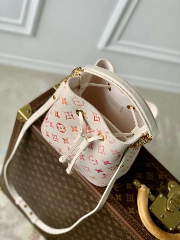 445E9DAA-56A7-F274-A1C6-9230DD920F26.jpg Louis Vuitton M24649 Néonoé BB