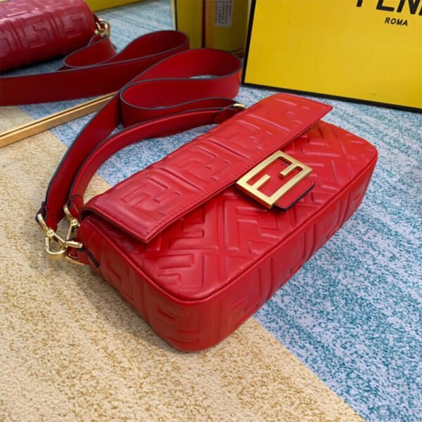 4460F107-E70B-35B5-DAFB-ADCB117AED15.jpg Fendi Baguette