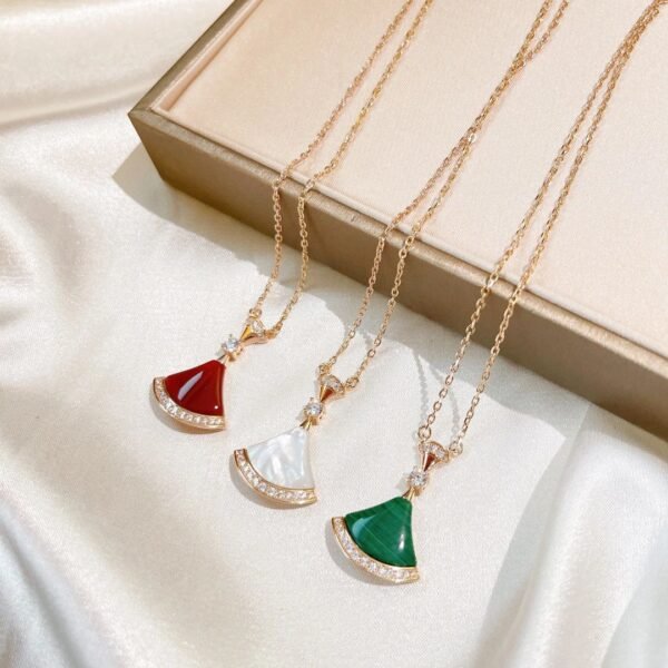 451DBC52-EEAC-4032-698B-6BD14A5140BC.jpg Bvlgari Divas' Dream Necklace