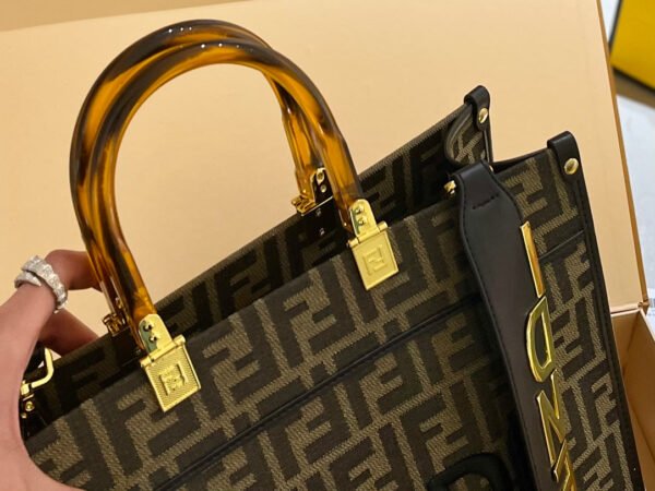 Fendi Sunshine Medium - Brown