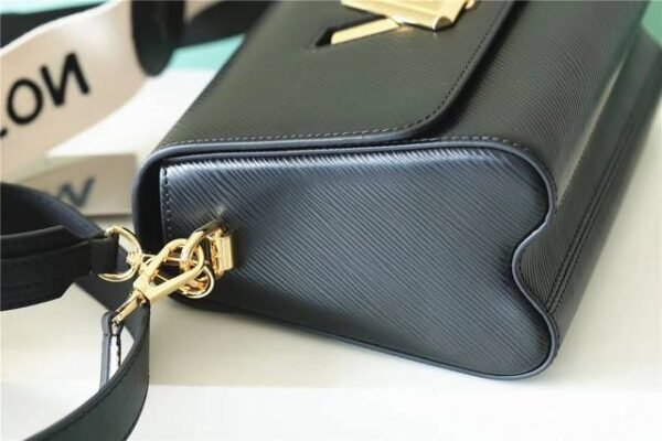 4553F446-48E2-CBB0-AA95-996894DA1E6E.jpg Louis Vuitton M24765 TWIST Medium Handbag