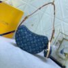 45EF5764-D3BF-9222-0A45-1D544D72F166.jpg Louis Vuitton Croissant MM M46856