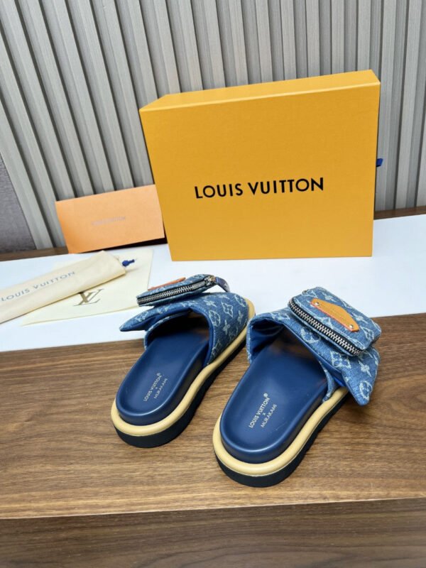 46B08574-B3B2-DD57-BAA2-01D9413D1DCE.jpg Louis Vuitton Unisex Pool Pillow Comfort Sandal