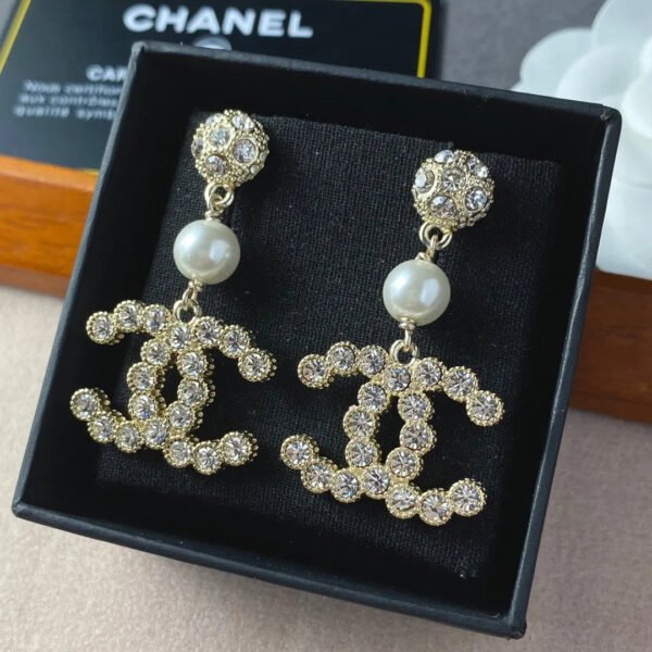 46C98F10-D53C-2CE1-2F6B-7A37C0B8B718.jpg cc Earrings