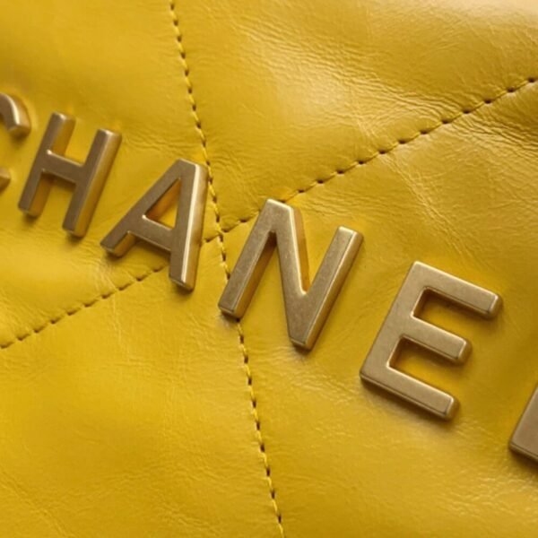 Chanel 22 Small Handbag AS3260