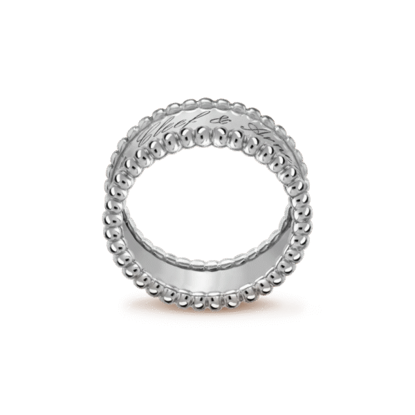 48E18906-0B6A-6F44-07B2-EA16F9D0027B.png Perlee signature ring
